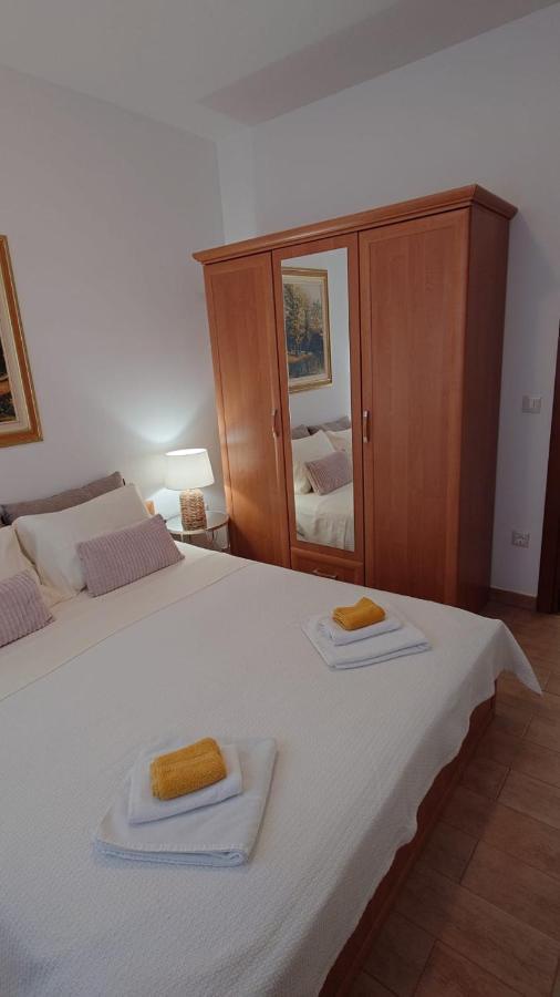 Apartments Lola Rovinj Exterior foto