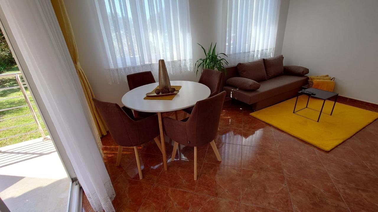Apartments Lola Rovinj Exterior foto