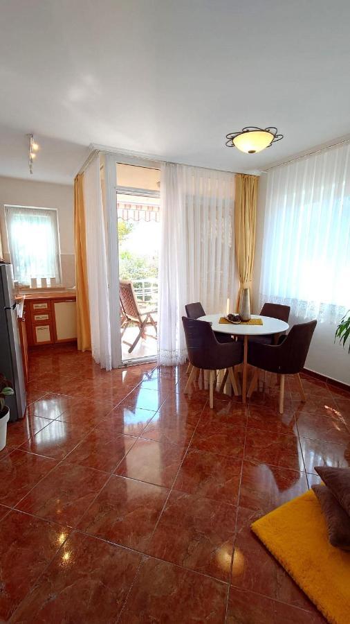 Apartments Lola Rovinj Exterior foto